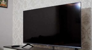 tv with black screen min