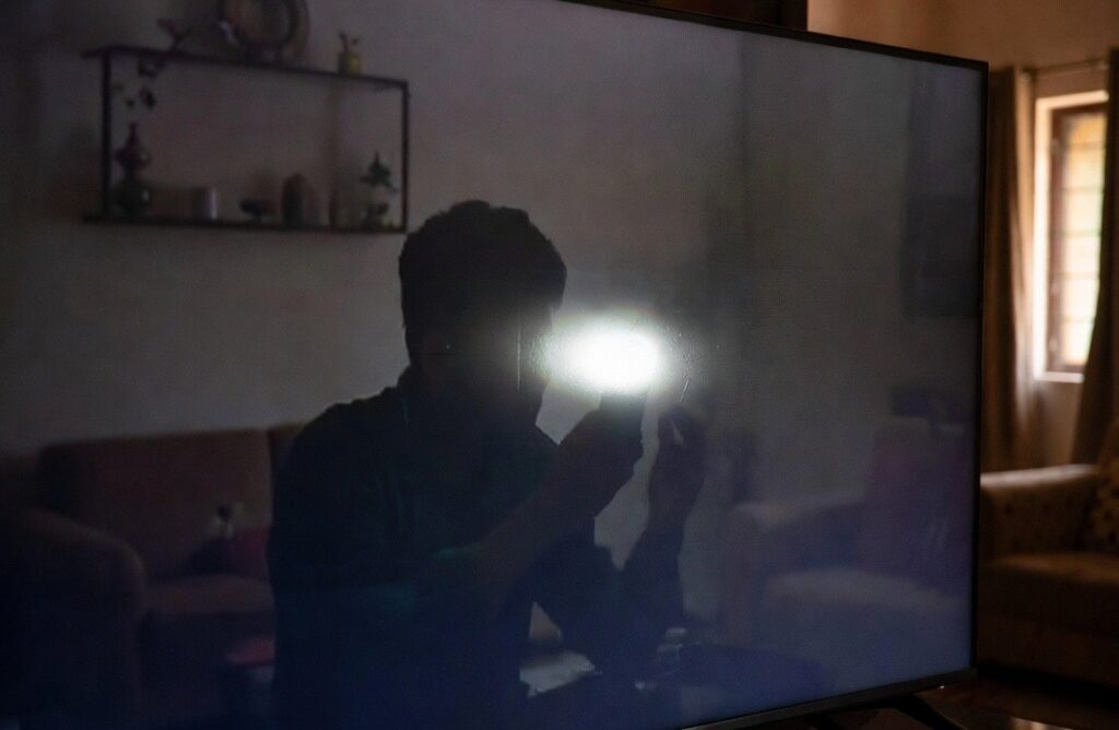 torch test on a tv with black screen issue min